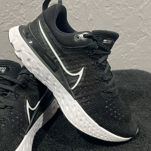 🔥 NIKE React Infinity Run Flyknit 2 Black Running Shoes Women Sz 6.5 - PERFECT - Picture 2 of 11